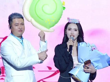 @利哥️🔥利家班创始人 @利哥:利氏娱乐 @周小辰²¹⁶🍋 @小云儿【128】💫 @凯小晴 @孔德攀3月23号24号婚礼活动 @灰姑娘宝妈22.23号结婚 @小土妹百姓大舞台超清切片 @风度🍋(爱播周小辰) @小月琴217(诚信主播)单亲妈妈 @小油花太那扎 @农村幺哥(3月28大舞台紫云站) #结婚 #婚礼现场 #走红毯 #孔德攀 #灰姑娘 抖音第一帅,利哥演技派撩妹高手,还是得我利哥,孔德攀灰姑娘结婚嘉宾伴郎伴娘阵容