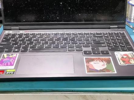 联想拯救者R9000P2021H,配置CPU锐龙7-5800H,内存16G,显卡RTX3060。原故障是开机电源灯亮,键盘背光灯不亮,键盘大小写锁定键不能切换。检测发现是CPU虚焊导致,重植CPU后测试正常。联想这款机型主要就是风扇被灰尘堵住了,导致显卡CPU过热虚焊出问题,所以这款机子温度过高要及时清灰。 #专业笔记本电脑维修 #联想拯救者R9000P2021H不开机维修 #联想拯救者R9000P2021H维修