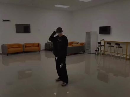 #橹穆TF新音纪录片#橹穆练习室合照
王橹杰穆祉丞新音纪录片舞台彩排(11分钟)➕练习室合照#王橹杰穆祉丞