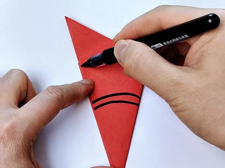 只要会画半个爱心,小猴子就能教你剪漂亮的新年窗花!#剪纸 #手工diy #手工 #新年剪纸 #一学就会系列