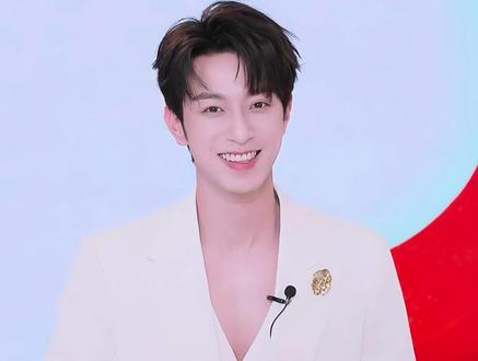 哇哇哇~今天这衣服对嘛~很对🤭#李沛恩