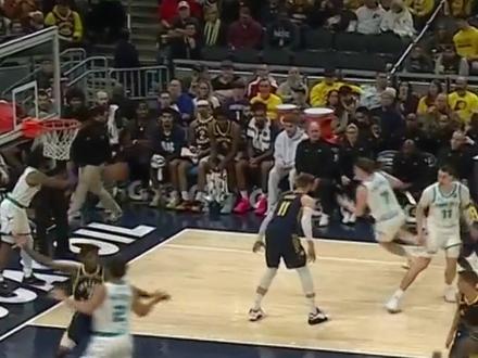 库里:我还没退役呢,后浪就来了...?#科尼佩尔喜提NBA历史新秀三分王#科尼佩尔单场8记三分#黄蜂战胜步行者