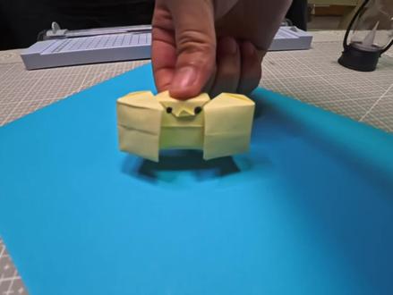 一张纸就能做的会破壳的小鸡,快来带小朋友一起做吧#手工制作 #儿童手工折纸教程 #创作者中心 #创作灵感