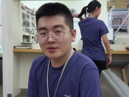 充不进电别乱花钱!华为售后免费清洁尾插满血复活 手机突然充不进去电,路过街边维修店一问,居然要收两三百!
抱着试试的心态去了华为官方售后,工作人员简单清理了尾插,手机立马恢复正常充电,全程一分钱都没收!
店员还耐心教我怎么在「我的华为」APP找在线客服,以后小故障不用跑门店,线上就能自查解决。
不夸大收费、不强制换配件,只做必要处理,这样实在的售后真的很难不爱,必须给个大大的赞👍
#这服务也太暖了吧 #华为客服#华为售后#华为服务
