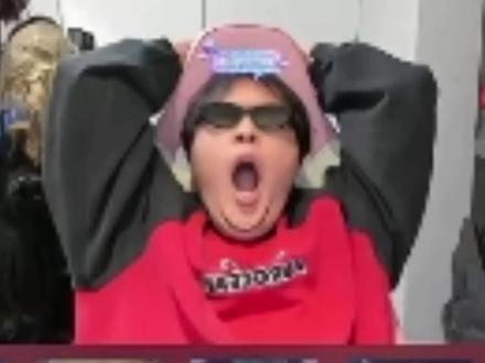 此时即将十二点 开始考虑吃夜宵的三位开始了属于他们的比拼#桃黑黑 #桃黑黑王者荣耀 #桃黑黑游戏直播 #搞笑