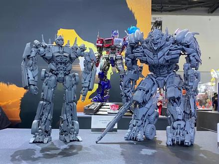 Yolopark x 圣斯基新品在北京Toy Heart展出
PMK《变形金刚》电影1-3 擎天柱拼装模型
DMK 《变形金刚3》威震天合金骨架拼装模型
两款都是灰模,高度分别是30cm和35cm
问了工作人员,应该要到明年发售啦#变形金刚 #变形玩具 #帅就完事了 #擎天柱