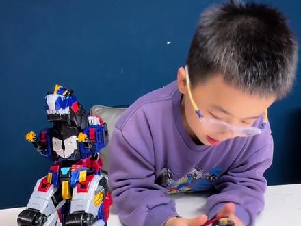 【变形记】新宠迷你特工队最强恐龙
“暴龙战炫王”变形机器人形态
交作业啦 😋😋