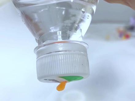 水滴捏捏加水宝宝会发生什么呢#水宝宝#捏捏