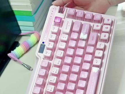 柯芝k75樱花粉开箱~
这次本来没想买,但优惠力度实在太大了
就一个没忍住~
这个手感很轻,很适合码字!#机械键盘 #适合女生的键盘推荐 #柯芝k75 #网文作者 #开箱vlog