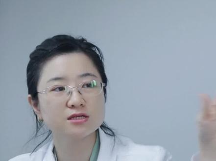 指甲变黄 夹板分离,可能不是灰指甲,可能是甲银屑病#指甲 #医学科普 #涨知识