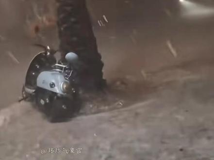 原云南的人民平安🙏
鸡蛋大的冰雹+雷暴大风,云南这是捅了强对流天气的老挝吗?#云南 #冰雹 #普洱 #强对流天气 #西双版纳