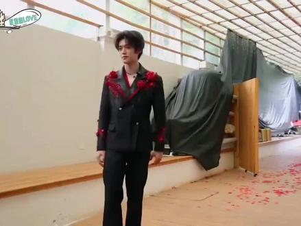 TF四代巜星期五》
王橹杰