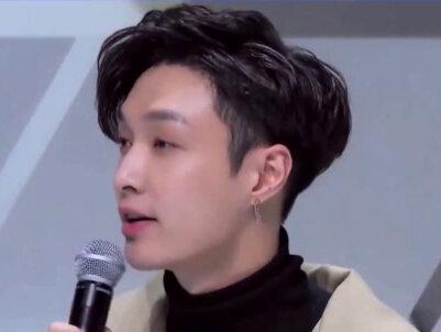 张艺兴的《大花轿》直接杀疯了!魔性旋律让人停不下来,循环到上头🤯 这次舞台彻底颠覆内娱爱豆套路,土嗨变高级,复古玩出新花样🎭 网友直呼“被洗脑了”,舞台设计暗藏小心机,你发现了吗✨ 一起来看顶流如何用实力打破标签,重新定义爱豆舞台💥
#张艺兴 #大花轿 #魔性舞台 #内娱爱豆 #反套路王者