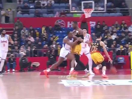 进国家队,庞峥麟符合选人标准吗? #庞峥麟 #郭士强 #中国男篮 #cba评球大会 #dou来cba