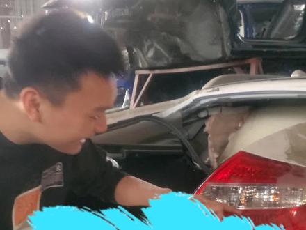 你们要的拆尾灯教程来了!只有2个螺丝,分分钟搞定!记得看到最后!#拆车件 #汽车大灯 #本田歌诗图