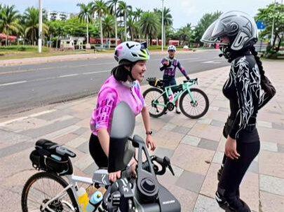 骑行到海南车友来迎接我,这次走的是东线哦。 #摩旅 #摩托车