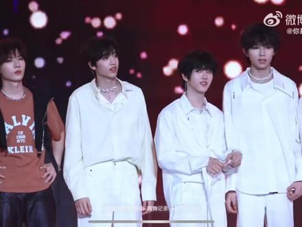 张函瑞无妄之灾,他不是你们嗑糖虐粉的工具人,没有任何阻止别人的想法,更别说因为他让谁失去了同框舞台#张函瑞