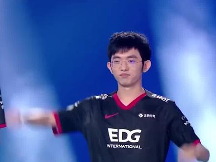 国产上单的希望圣枪哥!lpl最惊艳的“杂技”上单! #edg #s11 #lol #圣枪哥 #edg夺冠