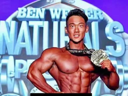 中国健身届你必须知道的运动员-小萝卜张哲瑜!#董分析 #健身#健体#男神#分析#人物#励志@抖音小助手 顶峰相见