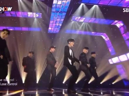 【回顾】(161115),#lay #张艺兴 #EXO 在 THE SHOW节目中带来《LOSE CONTROL》的舞台,记忆中好像是仅有的一次韩国打歌舞台,视听盛宴!