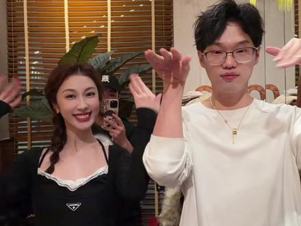 给“没有脊椎”的李飞打歌(带真人秀版)#我叫李飞拍打式舞蹈挑战 #星动营业中 #好朋友见面方式 #洗脑神曲