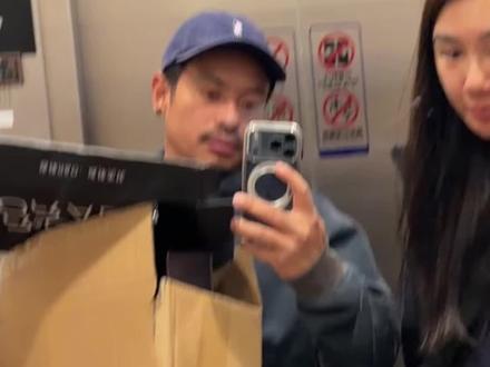 #vlog日常 #情侣日常 老婆不牵我手 是不是不爱我了@星星是甜妹