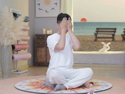 瑜伽冥想词,当你失意时、烦躁时、不安时、不适时、夜晚辗转反侧时,静下心来 冥想吧,建议点赞收藏#瑜伽 #修心修行 #心静能愈三千疾 #静心养性 #正念 #外修内养 #静下心来