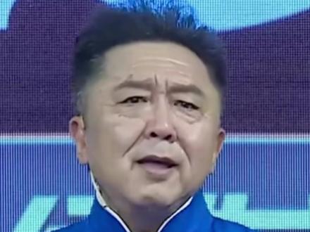 于大爷还是你于大爷。#于谦 #抽烟喝酒烫头 #于谦语音包 #相声