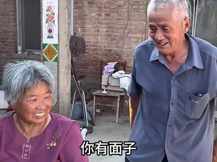 等了好多天,小松种的辣椒总算长点钱了,这样去摘也有动力了#我的乡村生活