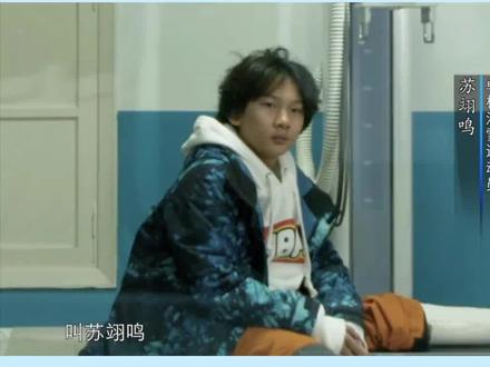 冠军成长之路,没有谁能随随便便成功。#苏翊鸣 放弃演艺事业选择滑雪,带伤训练,参加冬奥会选拔。家人的支持,专业的教练,自身的热爱与努力,最终创作了历史,成为世界冠军。#冠军 #新闻 #苏翊鸣创造历史 #冰雪最前线 #三亿人上冰雪 #冰雪2022