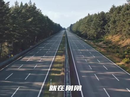 外国小伙借来布加迪威龙,一脚油门飙到400! #奥迪 #男人的梦想 #超跑 #汽车 #改装车文化 #男人的玩具