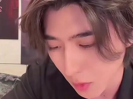 就像那年匆匆刻下永远一起,那样美丽的谣言……#蔡徐坤直播 #蔡徐坤 #亡妻回忆录 #鸡你太美