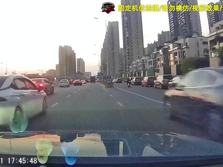 加塞失败就路怒症发作,遇上狠人当场被教训 #道路千万条安全第一条#交通事故 #驾驶技巧 #行车安全 #行车记录仪