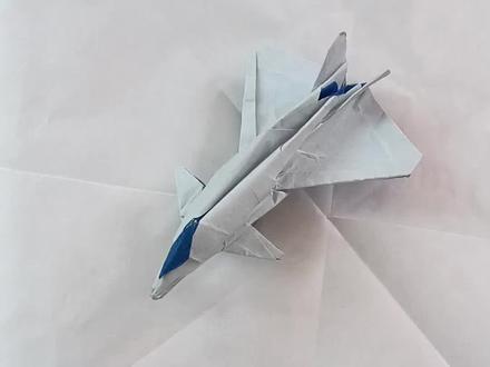 今天教大家折歼20纸飞机有点难,新手建议别学