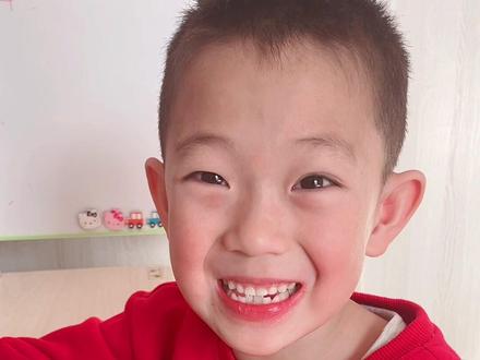 给孩子的新年仪式感,可以从一本可以陪伴一整年的日记开始!用优美的好词好句好段巧妙的对应和塞满了节气、节日以及各种主题做成的日记,太适合小学生了,每天读一页,日积月累,就知道他的作文有多好了#育儿#每天学习一点点 #学霸秘籍 #优美句子 #2026日历