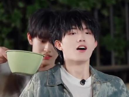 这个五小登是要萌洗我么#top登陆少年 #朱志鑫 #苏新皓