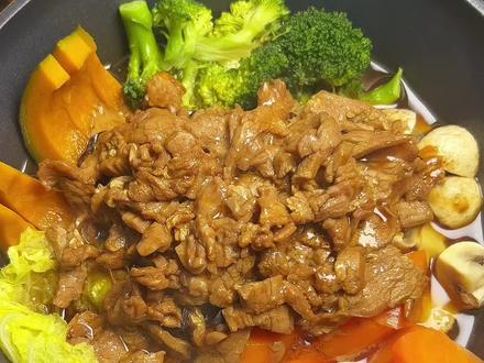 #看看你的减脂餐 #每日分享减脂餐 #创作者中心 #创作灵感 #焖菜一锅出 跟着央视学的五行水油焖菜,做法简单,健康的吃法也能幸福感爆棚