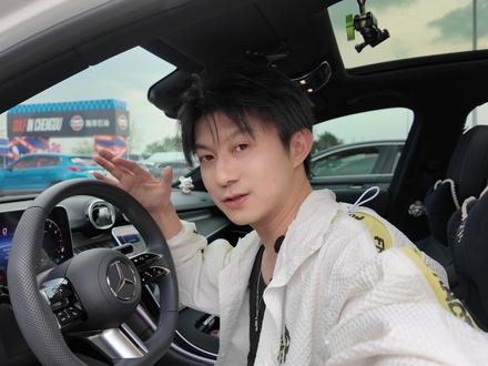 如果你有30W,买奔驰C还是小米SU7? 不少粉丝纠结这两款车,问我怎么选。
本期我们对内饰,空间设计做一个全面对比,我们一起来看看。
#评测 #小米SU7 #奔驰c260l #奔驰