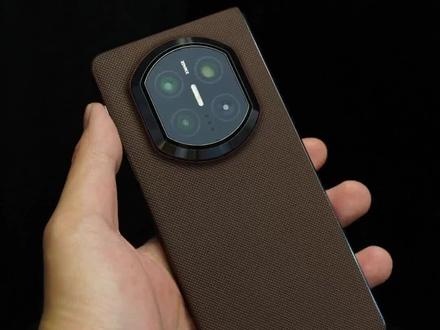 沉浸式全包膜第414集,华为Mate X7深棕色钻石纹典藏版…#华为matex7 #华为Matex6 #华为Mate80 #数码科技 #成都手机贴膜