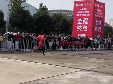 2023周口马拉松全程第一名。#马拉松 #周口 #比赛现场 #传递奔跑的力量