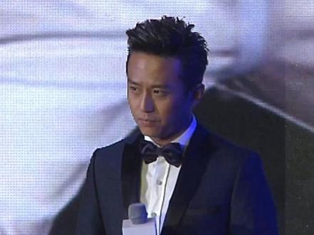 从剥葡萄到借粉丝:邓超如何用接地气赢得千万关注#邓超#陈赫#娱乐