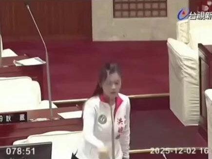 台北市官员脚踢摊商桌子#耍官威事件#