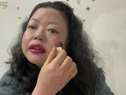 #记录生活 小军打电话要带我回家过年,我得化妆好一点,要成为他村里的村花