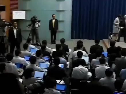 尴尬了,日本高官来中国无人接见。5月2日这天,日本政坛的核心人物西村康稔悄悄来到中国