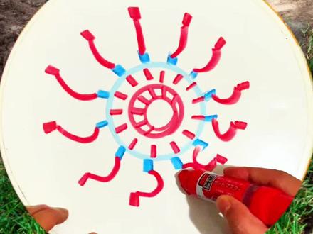 #跟着抖音学画画 只需要一个转盘和画笔,就能跟着抖音学画转盘画,简单易学,而且每一次转盘转起来都能给你带来意想不到的惊喜!#转盘画 #学习转盘画 #跟着抖音学转盘画