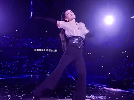 无药可救的伴舞yuyu没出来我就知道我娜要出来了 可太甜太甜了 最后那个我真的……无药可救了#张杰谢娜 #张杰谢娜澳门演唱会 #张杰演唱会 #张杰谢娜双人舞