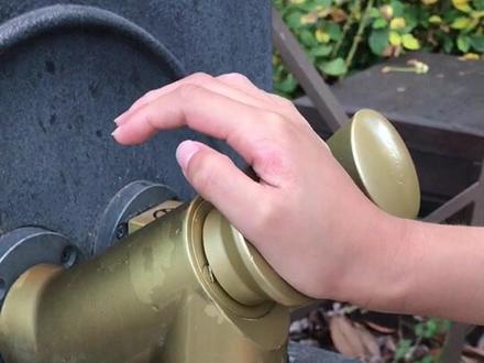 迪士尼里的洗手液也是米老鼠头像