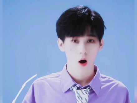 张真源的力气有多大,徒手掰苹果,扳手腕就没有输过#张真源 #刘耀文 #严浩翔 #万万没想到 #时代少年团