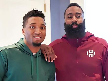 两大持球核心骑士联手!哈登与米切尔能否实现良好共存? 哈登被快船交易到骑士后还未正式出战比赛,而哈登与米切尔同样都是持球型进攻核心的球权分配问题也遭到了不少的质疑,那么两人能否实现良好共存呢?本期栏目将通过深度数据分析带你了解了解。#nba #nba吐槽大会 #哈登 #米切尔 #骑士