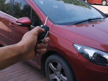 维修标致308锁车后自动解锁